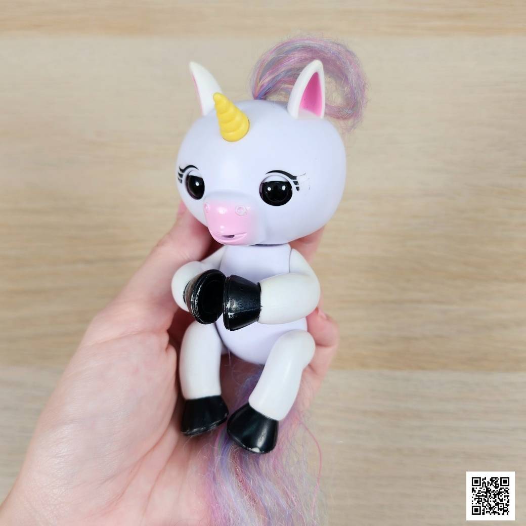 [Q42]  Fingerlings Baby Unicorn