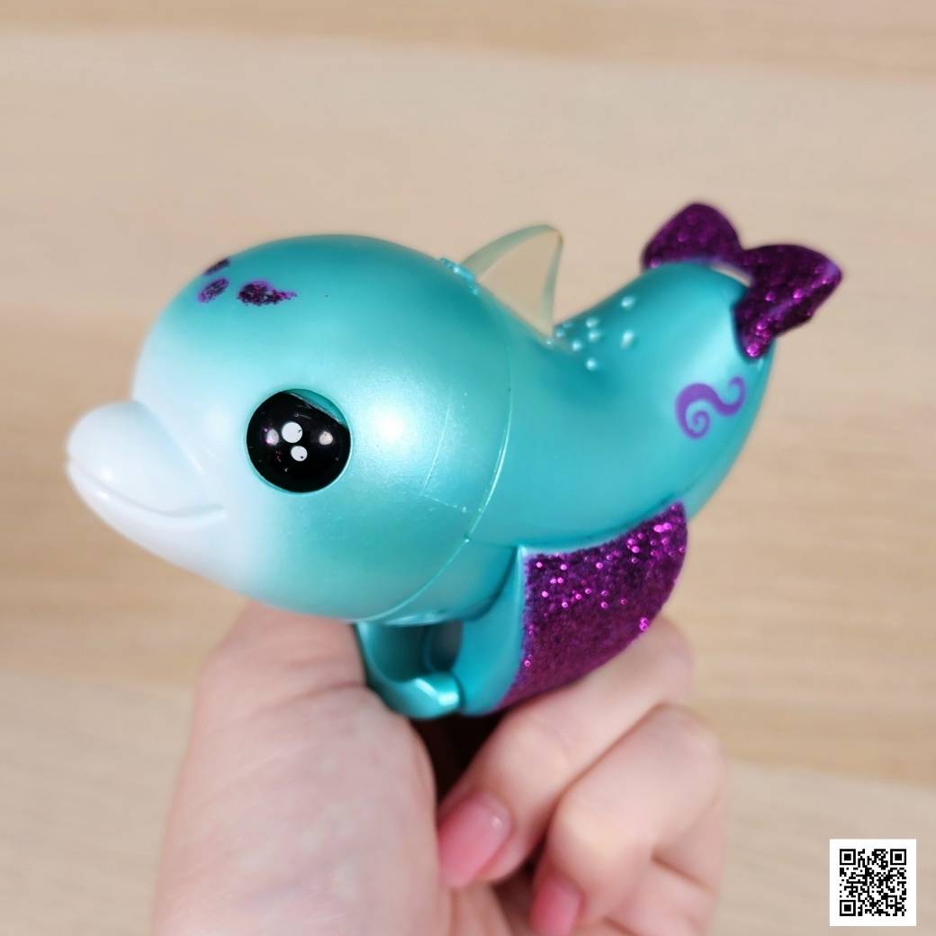[F46]  Fingerlings Baby Dolphin